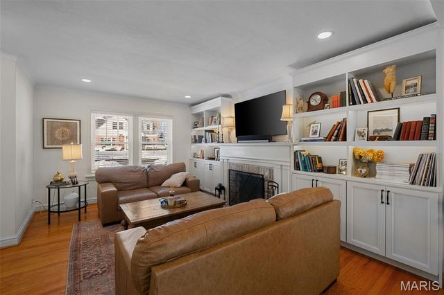 1012 Nolan Drive, Glendale, MO 63122