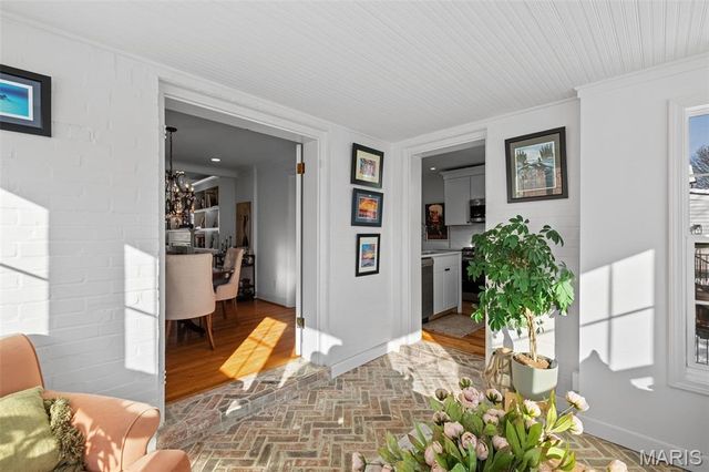 1012 Nolan Drive, Glendale, MO 63122