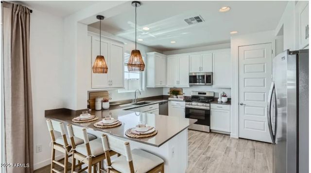 8348 E PETERSON Avenue, Mesa, AZ 85212