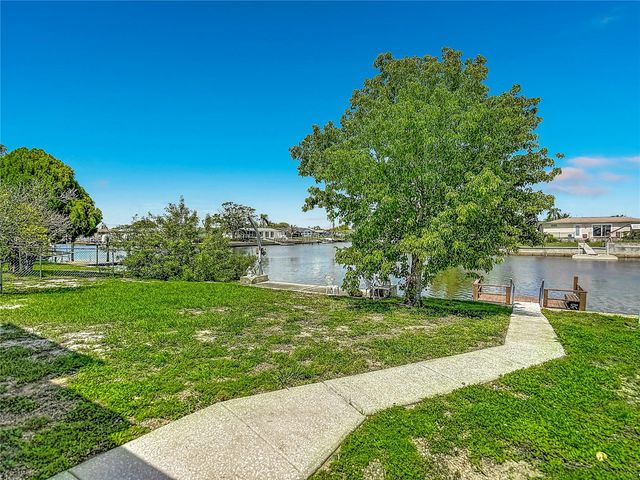 12524 5TH ISLE, Hudson, FL 34667