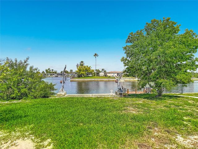 12524 5TH ISLE, Hudson, FL 34667