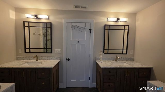 14 Fullmar Lane, Norwalk, CT 06850