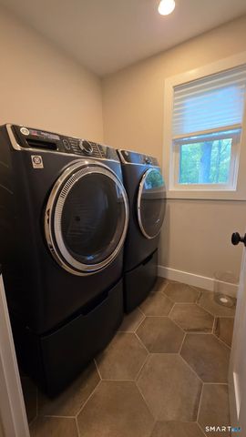 14 Fullmar Lane, Norwalk, CT 06850