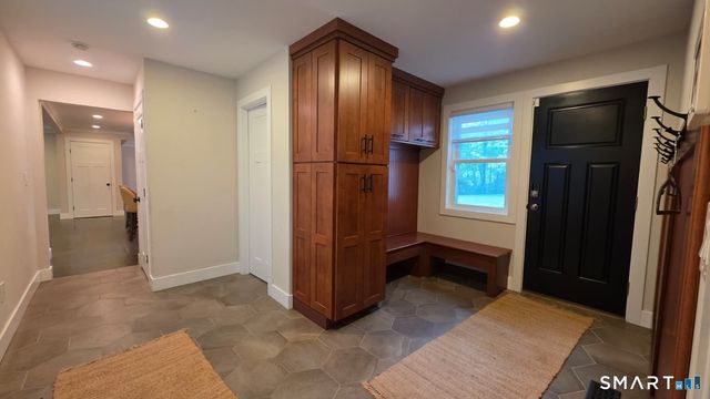 14 Fullmar Lane, Norwalk, CT 06850