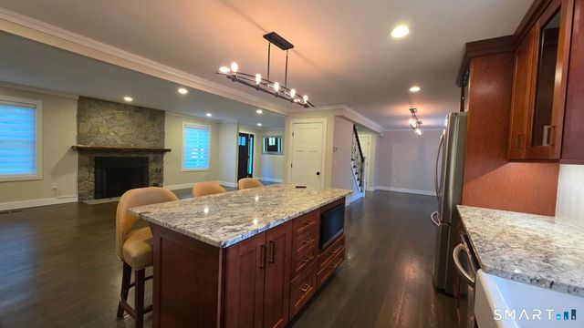 14 Fullmar Lane, Norwalk, CT 06850