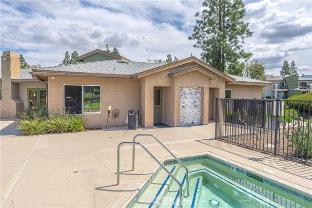 2552 Avenida Del Vista 204, Corona, CA 92882