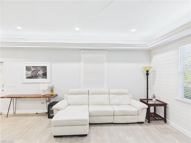 6072 Polly AVE, Naples, FL 34112