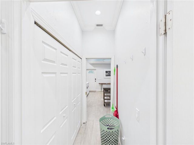 6072 Polly AVE, Naples, FL 34112