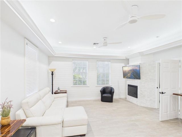 6072 Polly AVE, Naples, FL 34112