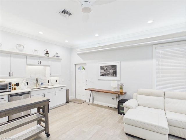 6072 Polly AVE, Naples, FL 34112