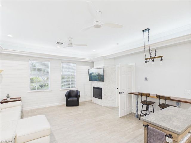 6072 Polly AVE, Naples, FL 34112