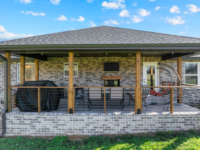 300 Old Clark Rd, Winchester, TN 37398