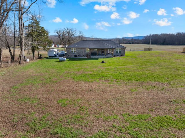 300 Old Clark Rd, Winchester, TN 37398