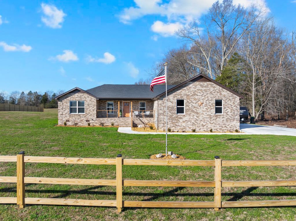 300 Old Clark Rd, Winchester, TN 37398