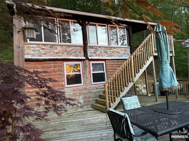 57 Lakeside Drive, Sussex, NJ 07461