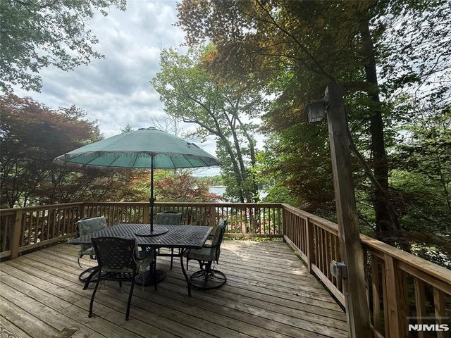 57 Lakeside Drive, Sussex, NJ 07461