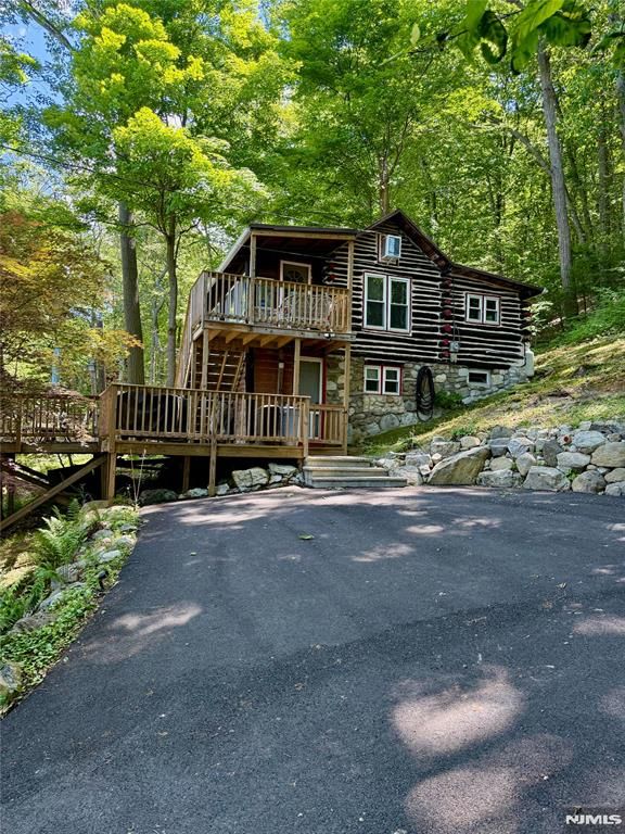 57 Lakeside Drive, Sussex, NJ 07461