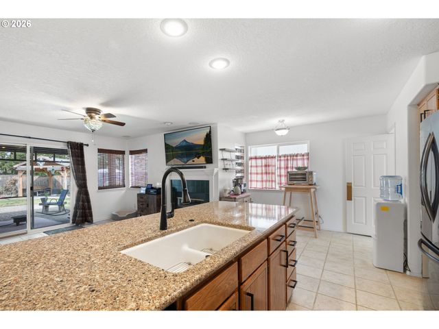 5945 Se BLOSSOM St, Hillsboro, OR 97123