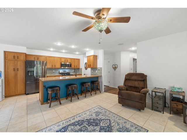 5945 Se BLOSSOM St, Hillsboro, OR 97123