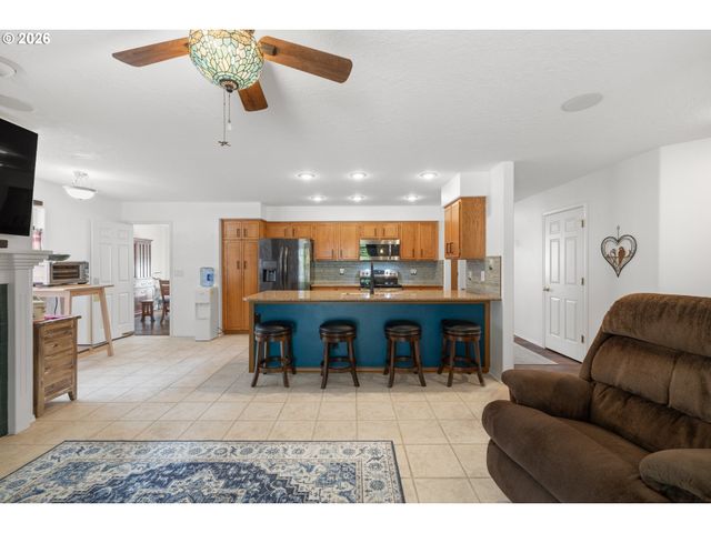 5945 Se BLOSSOM St, Hillsboro, OR 97123