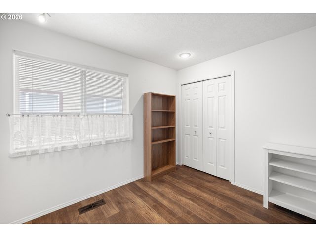 5945 Se BLOSSOM St, Hillsboro, OR 97123