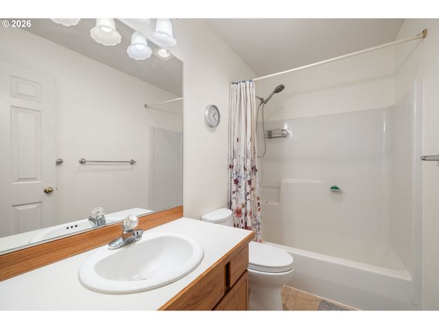 5945 Se BLOSSOM St, Hillsboro, OR 97123