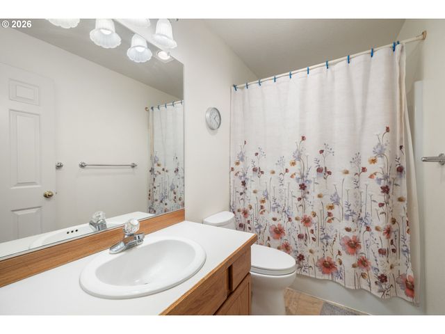 5945 Se BLOSSOM St, Hillsboro, OR 97123