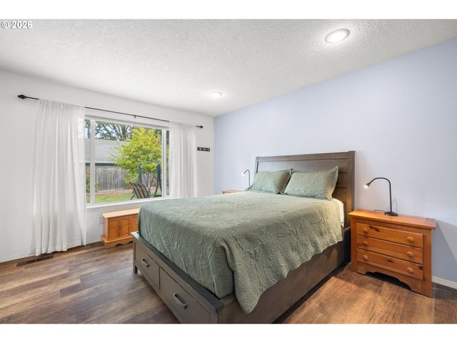 5945 Se BLOSSOM St, Hillsboro, OR 97123