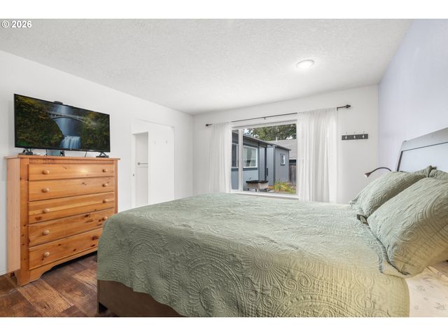 5945 Se BLOSSOM St, Hillsboro, OR 97123
