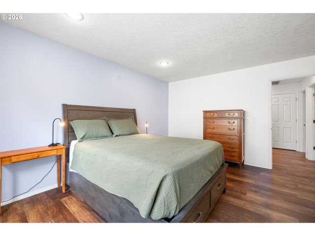 5945 Se BLOSSOM St, Hillsboro, OR 97123