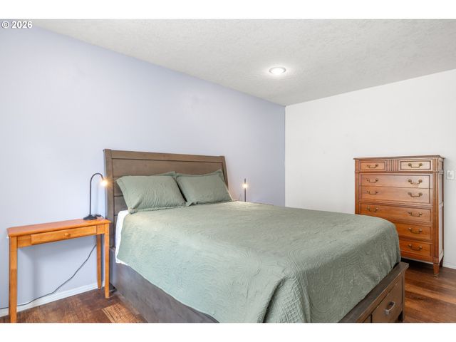 5945 Se BLOSSOM St, Hillsboro, OR 97123