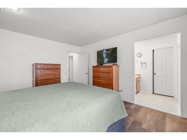 5945 Se BLOSSOM St, Hillsboro, OR 97123
