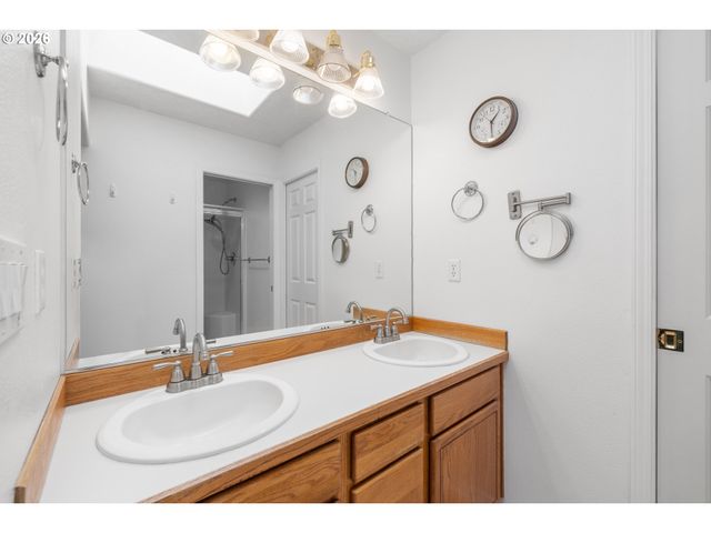 5945 Se BLOSSOM St, Hillsboro, OR 97123