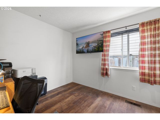 5945 Se BLOSSOM St, Hillsboro, OR 97123