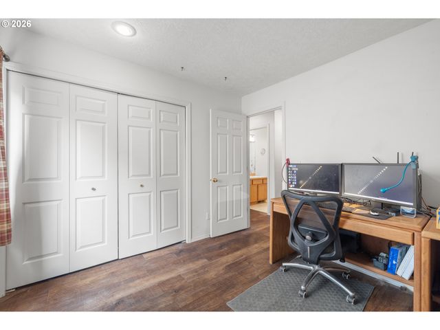 5945 Se BLOSSOM St, Hillsboro, OR 97123