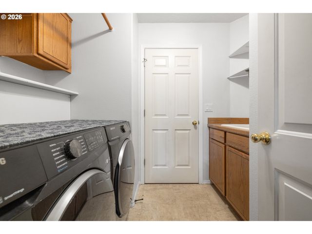 5945 Se BLOSSOM St, Hillsboro, OR 97123