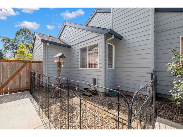 5945 Se BLOSSOM St, Hillsboro, OR 97123