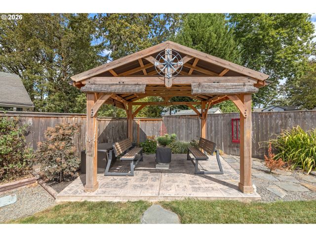 5945 Se BLOSSOM St, Hillsboro, OR 97123