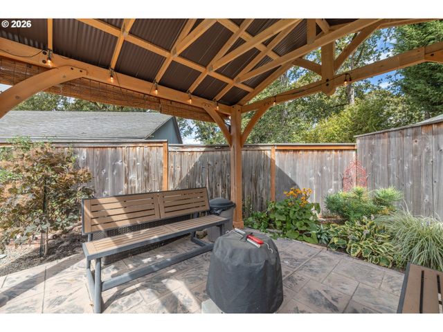 5945 Se BLOSSOM St, Hillsboro, OR 97123