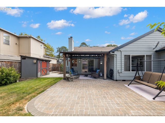 5945 Se BLOSSOM St, Hillsboro, OR 97123
