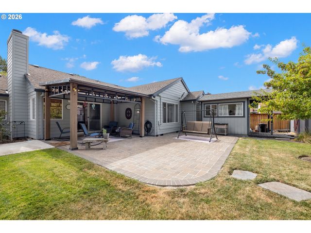 5945 Se BLOSSOM St, Hillsboro, OR 97123