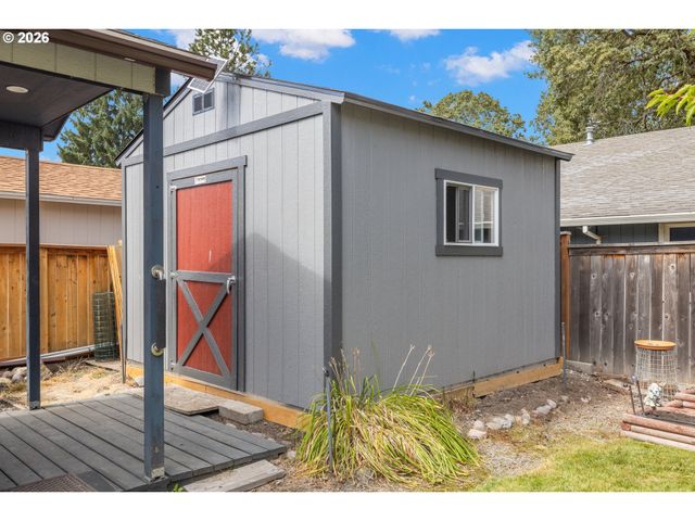 5945 Se BLOSSOM St, Hillsboro, OR 97123