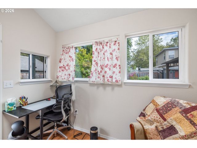 5945 Se BLOSSOM St, Hillsboro, OR 97123