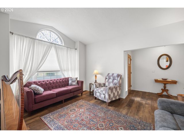 5945 Se BLOSSOM St, Hillsboro, OR 97123