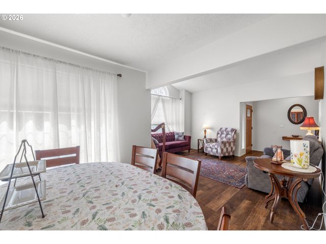 5945 Se BLOSSOM St, Hillsboro, OR 97123