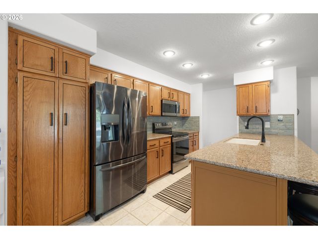 5945 Se BLOSSOM St, Hillsboro, OR 97123