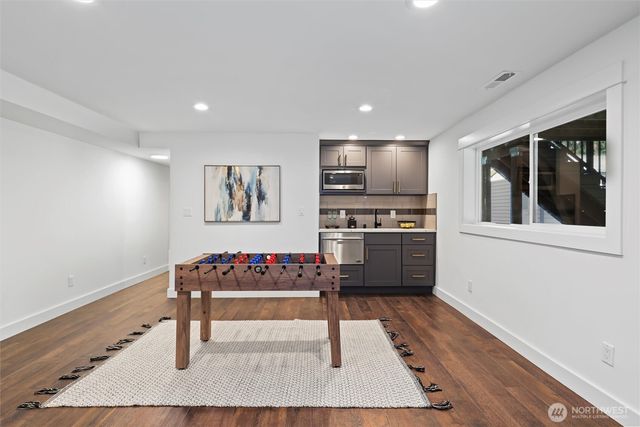 876 172nd Avenue NE, Bellevue, WA 98008