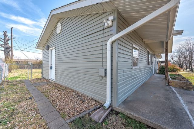 807 N 14th Street, Rogers, AR 72756