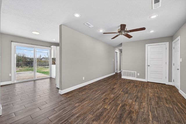 807 N 14th Street, Rogers, AR 72756