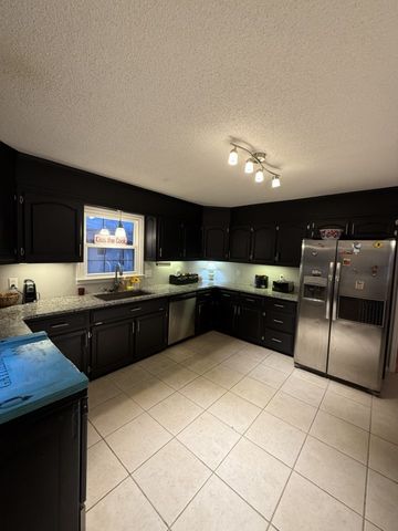 405 Robins St, E, Lawrenceburg, TN 38464